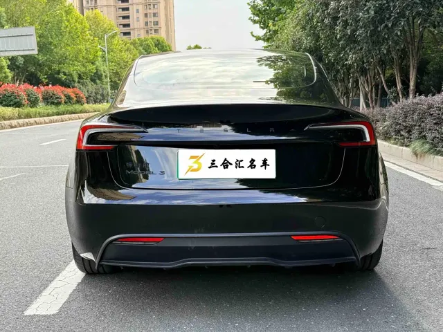 Tesla Model 3 — Фото автомобиля 9