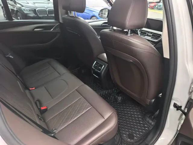 BMW iX3 — Фото автомобиля 19