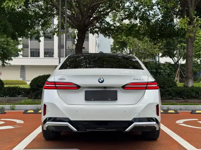 BMW 5 Series — Фото автомобиля 8
