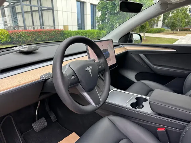 Tesla Model Y — Фото автомобиля 5