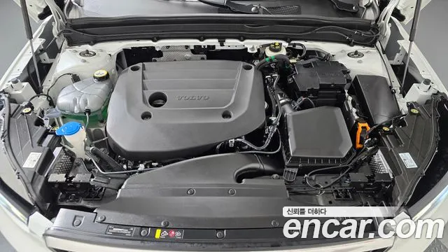 Volvo XC40 — Фото автомобиля 9