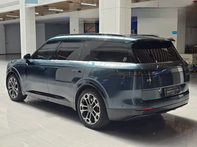 Lynk & Co 900 — Фото автомобиля 13