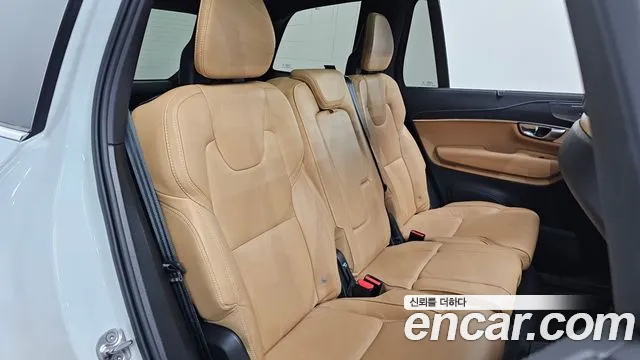 Вольво XC90 — Фото автомобиля 10