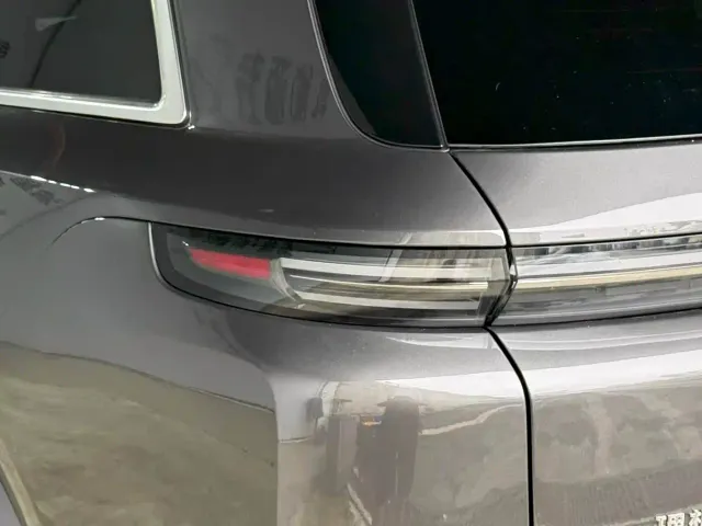 Li Auto L8 — Фото автомобиля 9