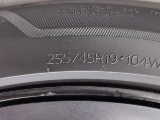 Tesla Model Y — Фото автомобиля 24