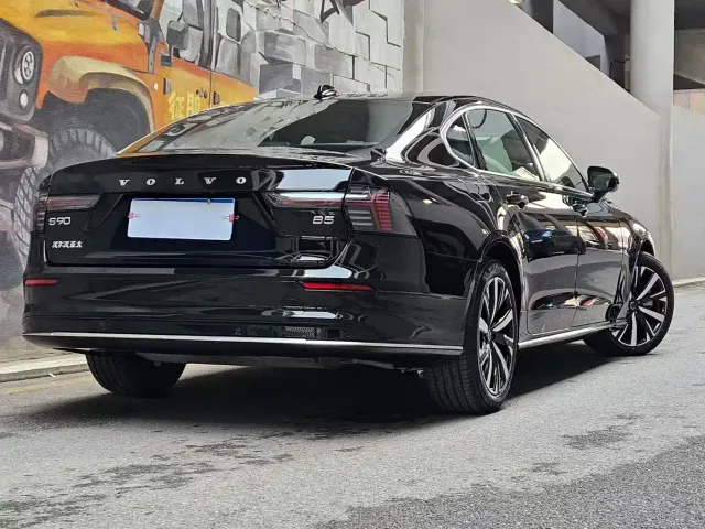 Volvo S90 — Фото автомобиля 3