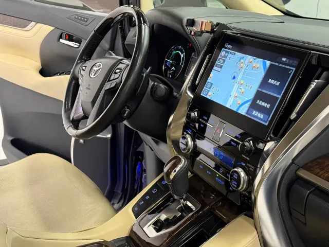 Toyota Alphard — Фото автомобиля 6