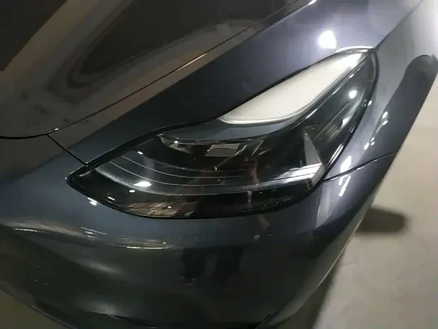Tesla Model Y — Фото автомобиля 23