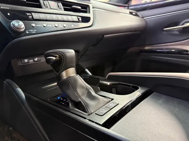 Lexus ES — Фото автомобиля 13