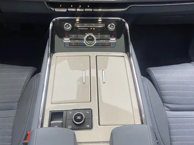 Lincoln Navigator — Фото автомобиля 22