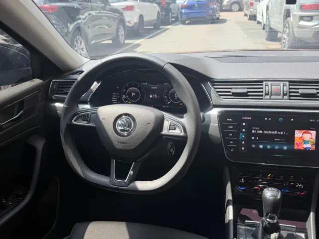 Skoda Superb — Фото автомобиля 9