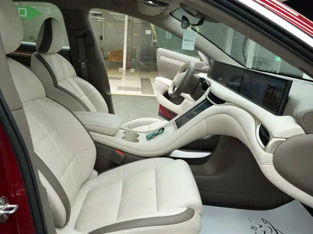 IM Motors L6 — Фото автомобиля 13