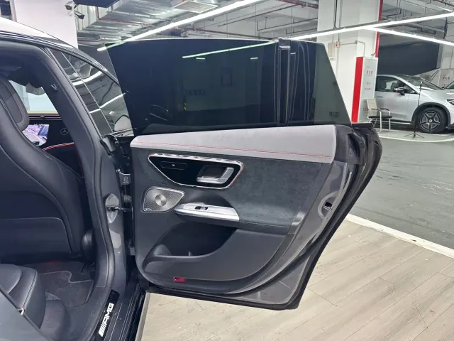 Mercedes-Benz EQE AMG — Фото автомобиля 10