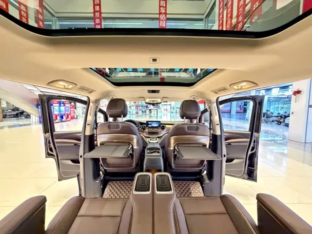 Mercedes-Benz V-Class — Фото автомобиля 16