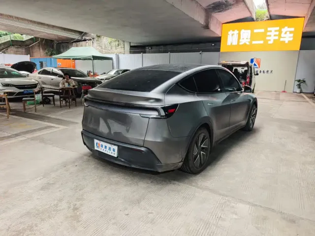 Tesla Model Y — Фото автомобиля 8