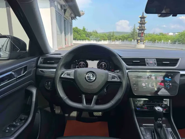 Skoda Superb — Фото автомобиля 16