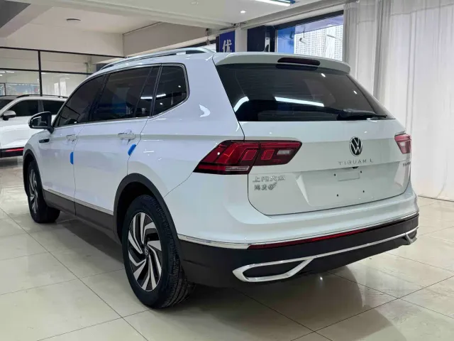Volkswagen Tiguan L — Фото автомобиля 4
