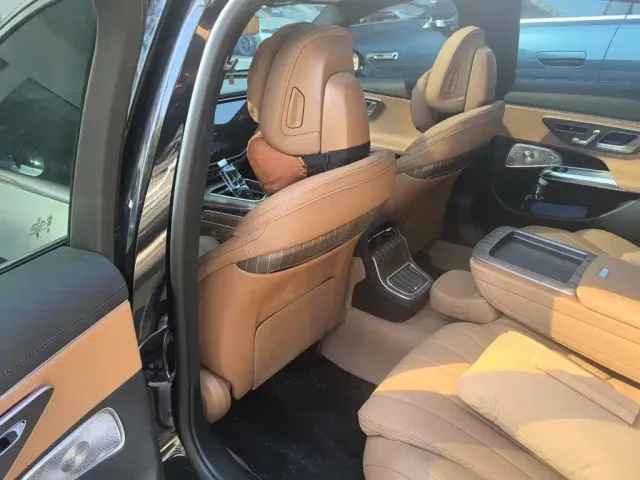 Mercedes-Benz E-Class — Фото автомобиля 6