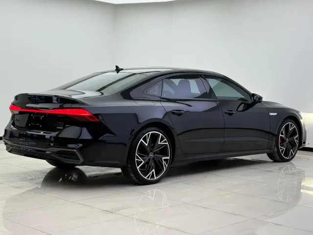 Audi A7L — Фото автомобиля 9