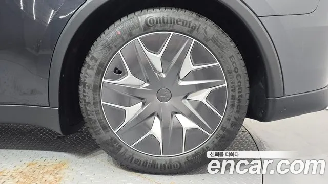Tesla Model Y — Фото автомобиля 20