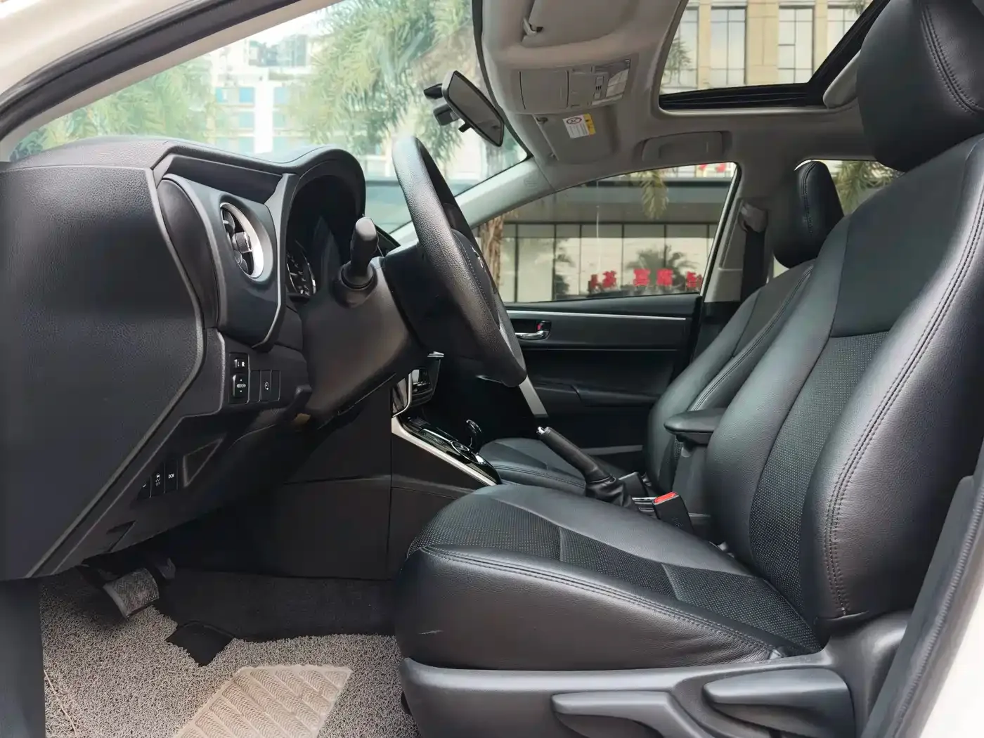 Toyota Corolla Twin Engine E+ 2020 1.8L E-CVT Comfort Edition — Фото автомобиля 6
