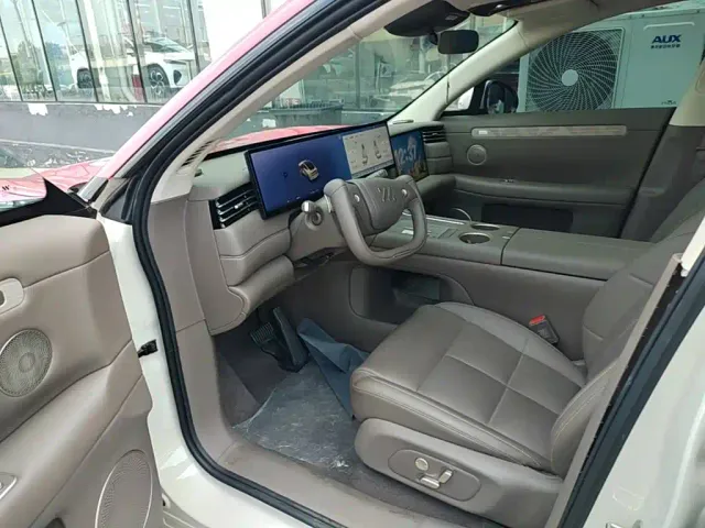 IM Motors LS6 — Фото автомобиля 15