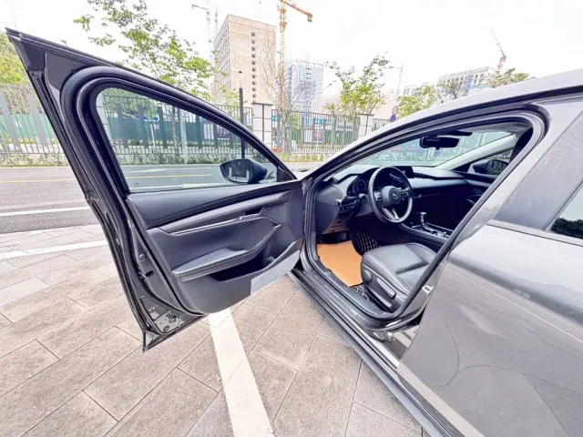 Mazda Axela — Фото автомобиля 13