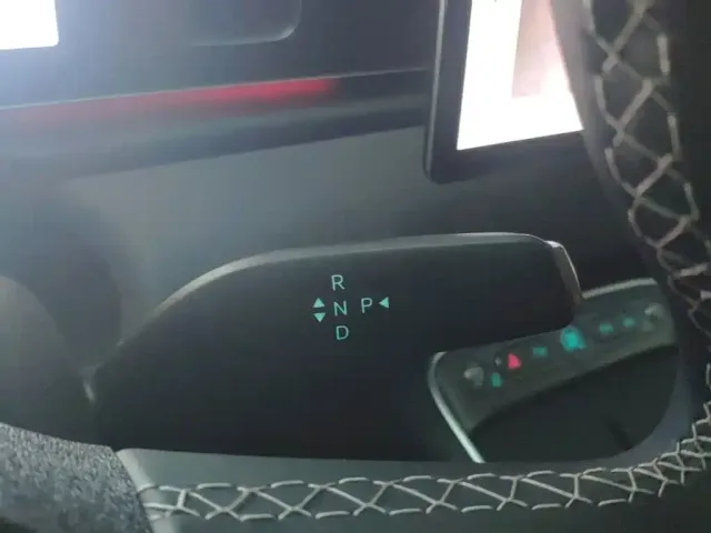 BYD Hai Shi 05 EV 2025 520KM Flagship Smart Navigation Edition — Фото автомобиля 13