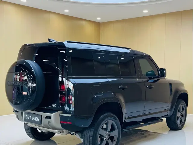 Land Rover Defender — Фото автомобиля 9