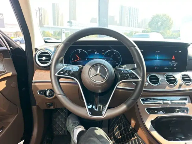 Mercedes-Benz E-Class — Фото автомобиля 10