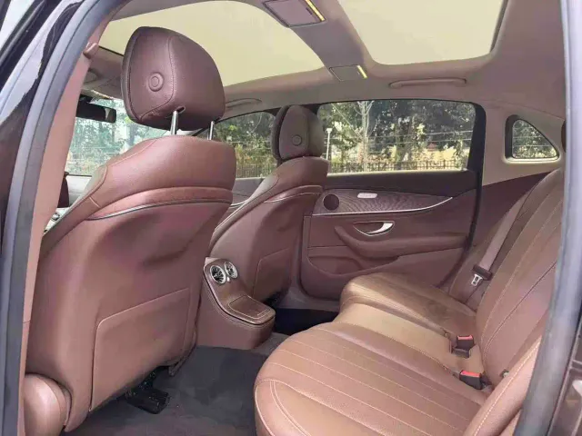 Mercedes-Benz E-Class — Фото автомобиля 6