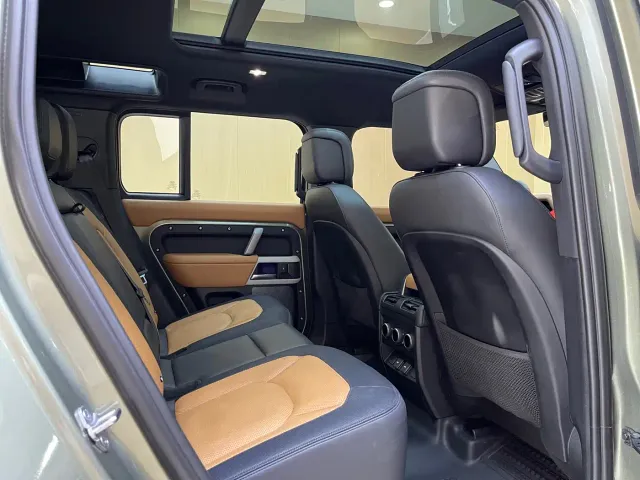 Land Rover Defender — Фото автомобиля 15