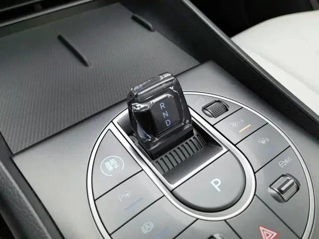 BYD Seal 05 DM-i — Фото автомобиля 13