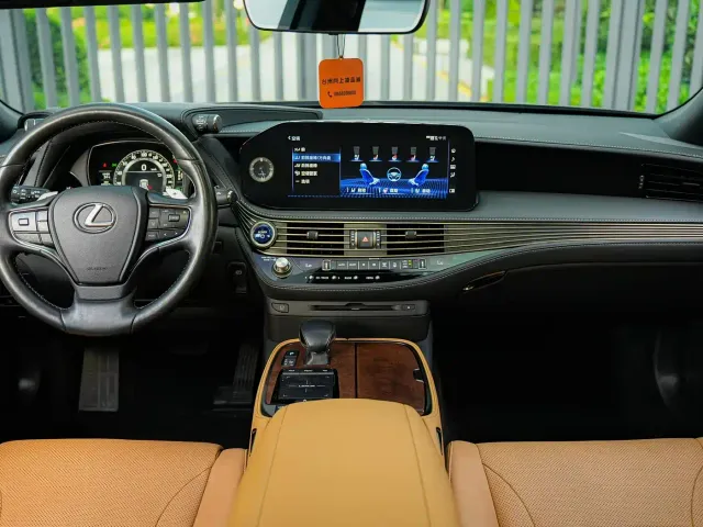 Lexus LS — Фото автомобиля 18