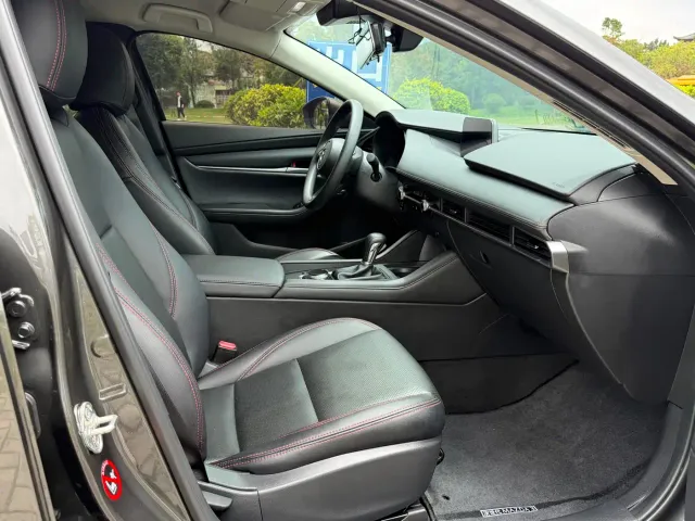 Mazda Axela — Фото автомобиля 20