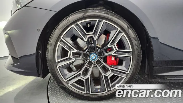 BMW i5 G60 — Фото автомобиля 5