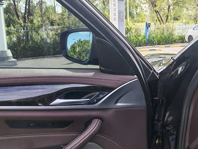 BMW 5 Series — Фото автомобиля 10