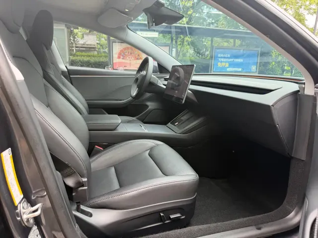 Tesla Model 3 — Фото автомобиля 6