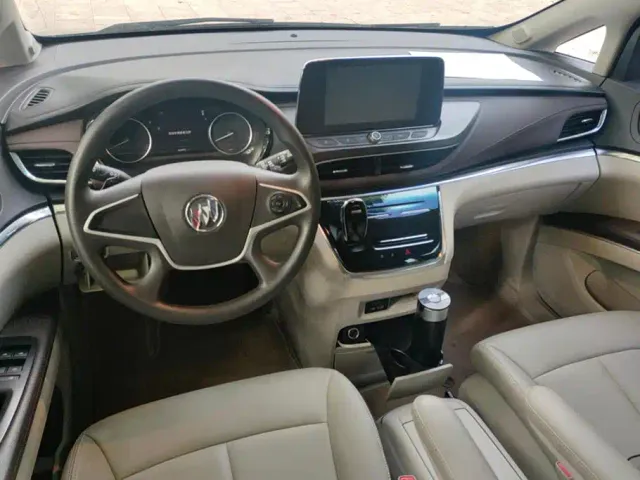 Buick GL8 — Фото автомобиля 12