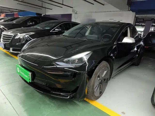Фотография автомобиля — Tesla Model 3