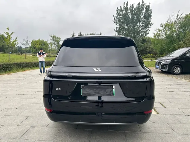 Li Auto L9 — Фото автомобиля 8