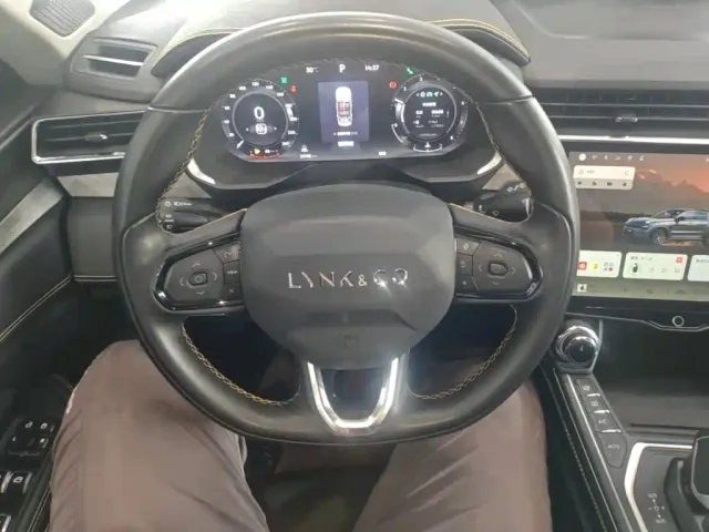 Lynk & Co 01 — Фото автомобиля 10