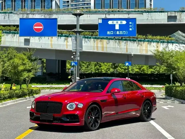 Bentley Flying Spur — Фото автомобиля 2