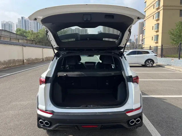 Geely Binyue — Фото автомобиля 15