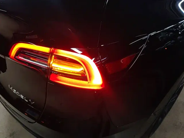 Tesla Model Y — Фото автомобиля 7