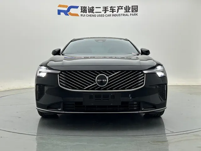 Volvo S90 — Фото автомобиля 3