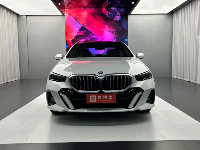 BMW 5 Series — Фото автомобиля 2