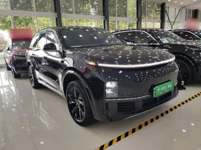 Li Auto L8 — Фото автомобиля 3