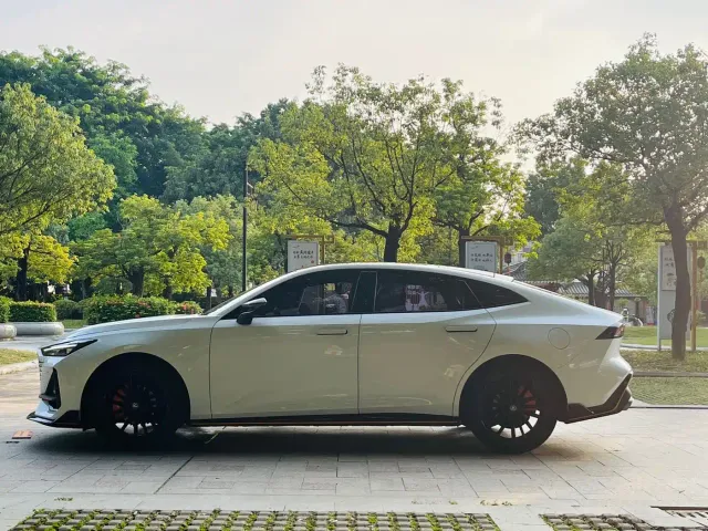Changan Changan UNI-V 2022 1.5T Sport Edition — Фото автомобиля 18