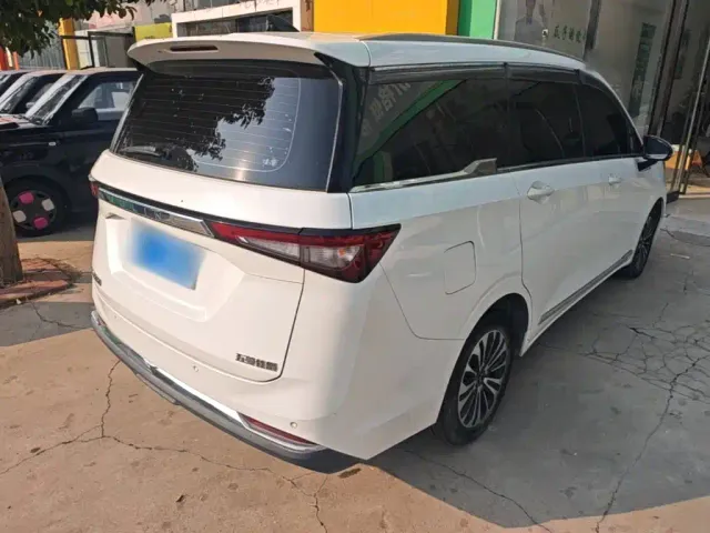 Wuling Jiachen — Фото автомобиля 6